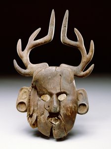 Mask med horn, 1400-1600 (trä och ben)